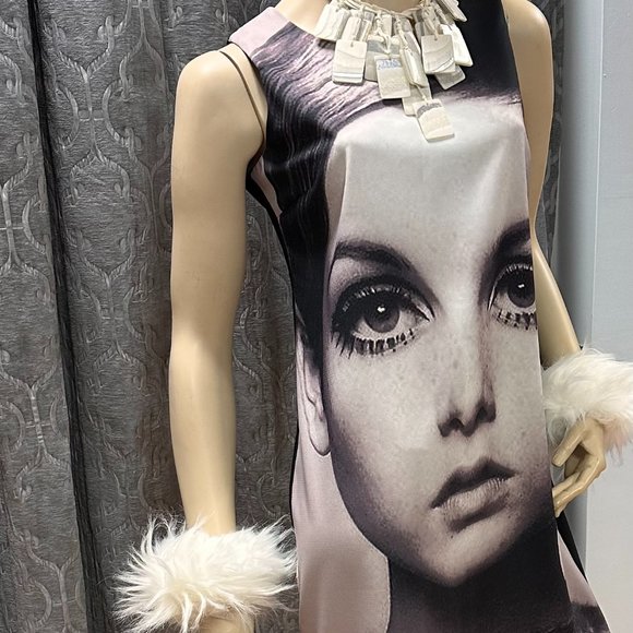 The Iconic Twiggy Black & White sheath  Dress - Picture 2 of 3